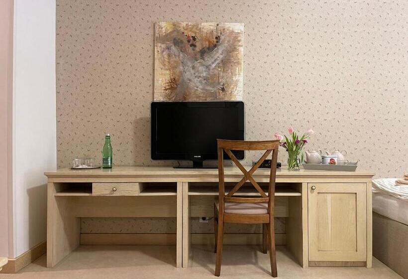 بنسيون Divá Kačica Restaurant & Pansion