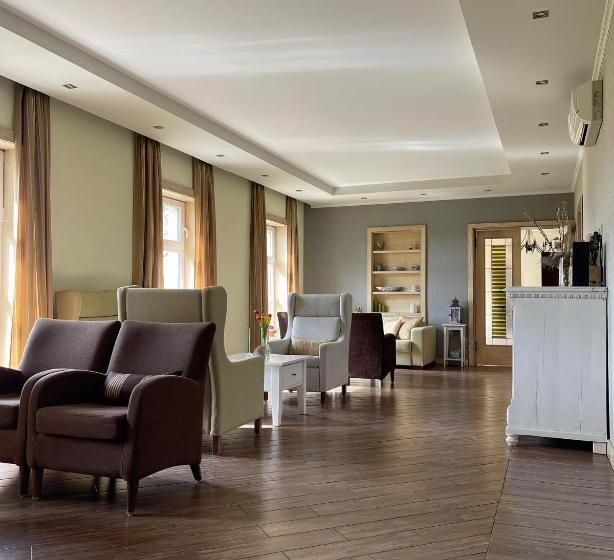 بنسيون Divá Kačica Restaurant & Pansion