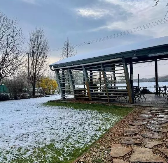 پانسیون Divá Kačica Restaurant & Pansion