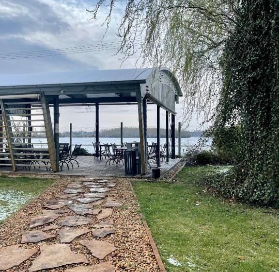 بنسيون Divá Kačica Restaurant & Pansion