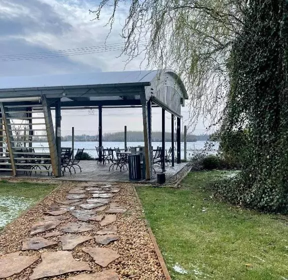 پانسیون Divá Kačica Restaurant & Pansion