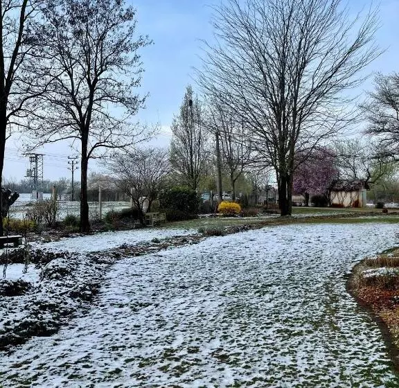 پانسیون Divá Kačica Restaurant & Pansion