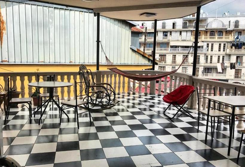 پانسیون Gurami Guest House 1