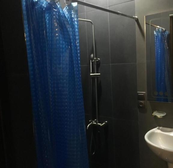 پانسیون Gurami Guest House 1