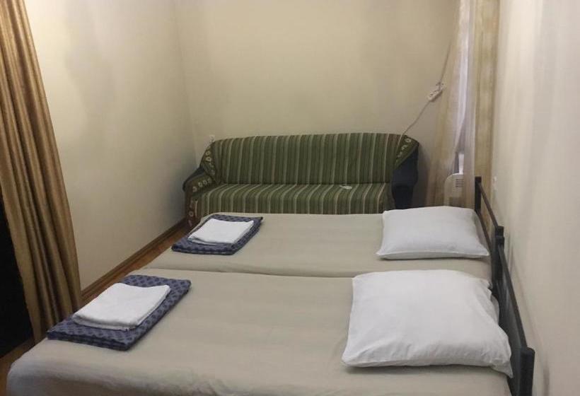 پانسیون Gurami Guest House 1