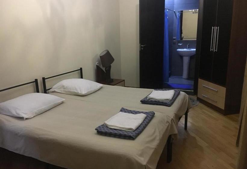 پانسیون Gurami Guest House 1