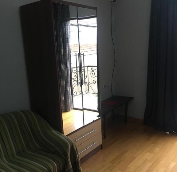 پانسیون Gurami Guest House 1