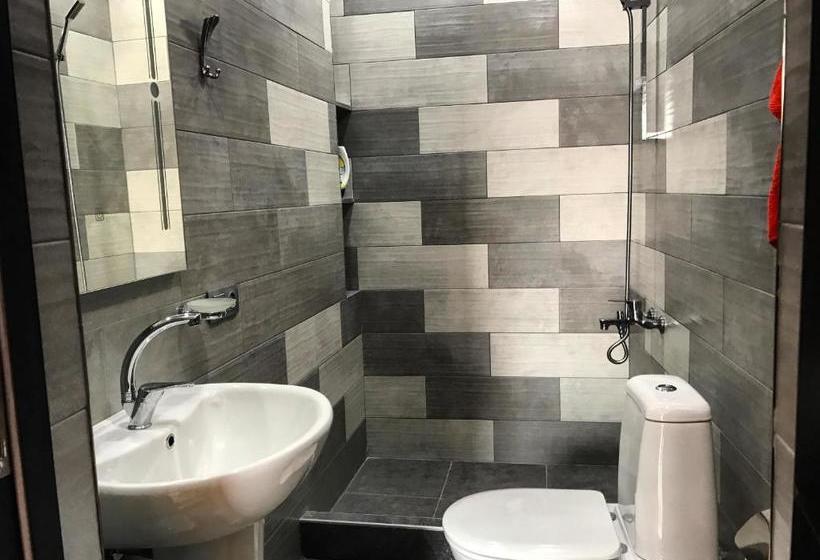 پانسیون Gurami Guest House 1