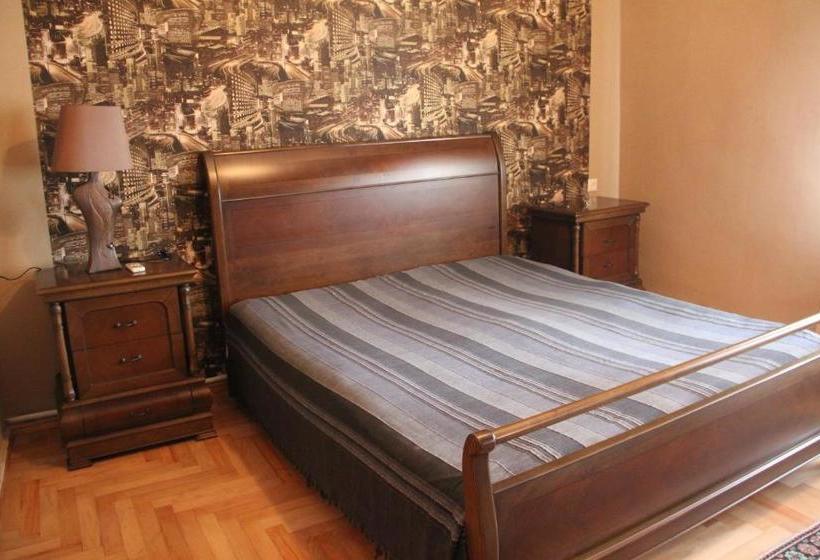 پانسیون Gurami Guest House 1