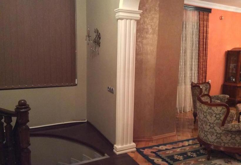 پانسیون Gurami Guest House 1