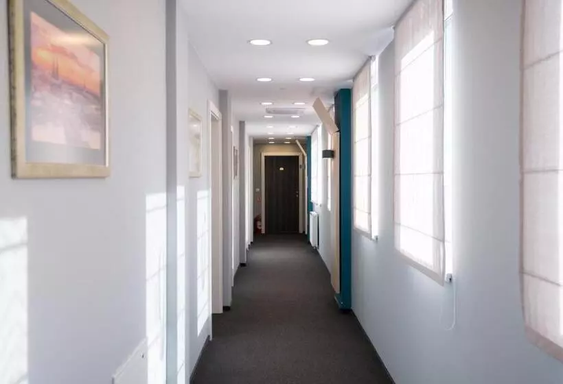 Majatalo Panorama Business Inn