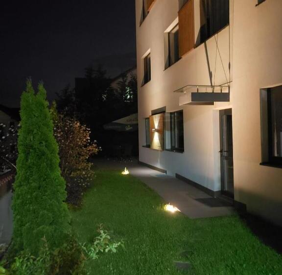 پانسیون Panorama Business Inn