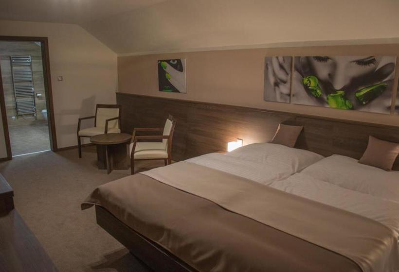 Pensjonat Restaurace A Penzion U Klásků