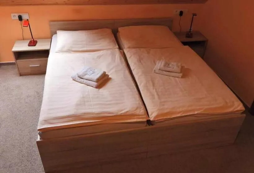 Retkeilymaja Penzion Fantasy   Restaurant