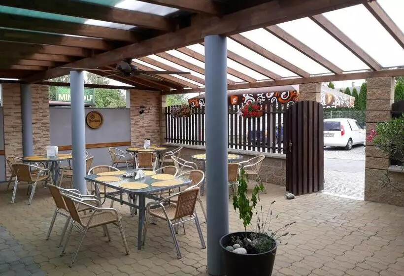 Retkeilymaja Penzion Fantasy   Restaurant