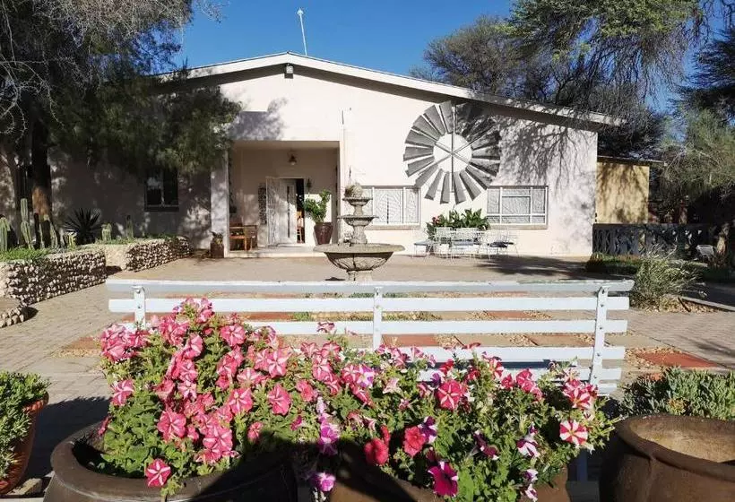 هتل Terra Rouge Guestfarm & Sonstraal Farmhouse