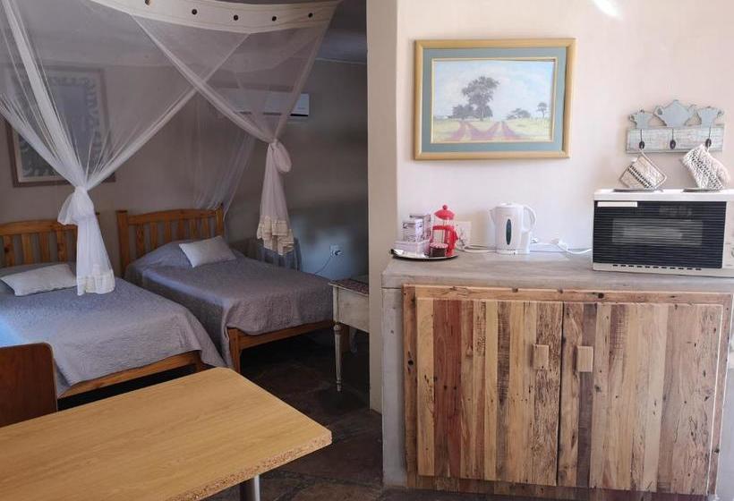 هتل Terra Rouge Guestfarm & Sonstraal Farmhouse