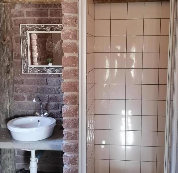 هتل Terra Rouge Guestfarm & Sonstraal Farmhouse