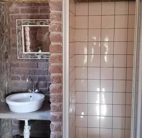 هتل Terra Rouge Guestfarm & Sonstraal Farmhouse