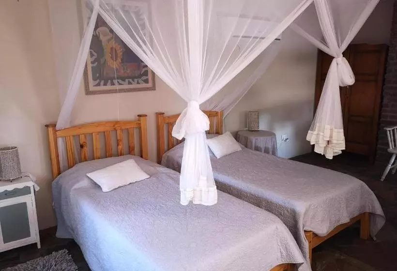 هتل Terra Rouge Guestfarm & Sonstraal Farmhouse
