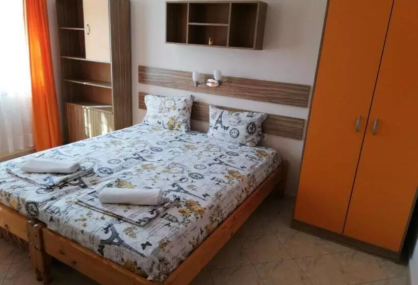 پانسیون Guest House Yanina