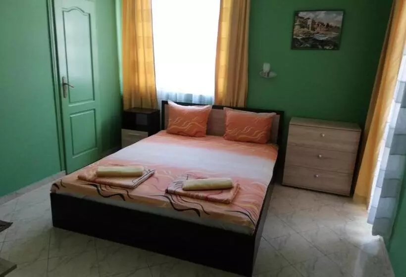 پانسیون Guest House Yanina