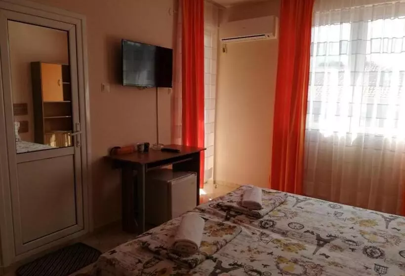 پانسیون Guest House Yanina