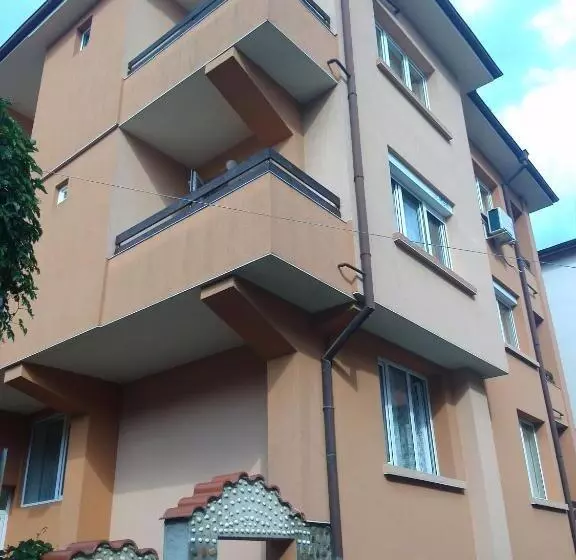پانسیون Guest House Yanina