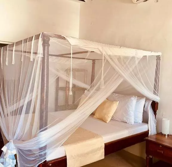 Majatalo Helwas Zanzibar Beach