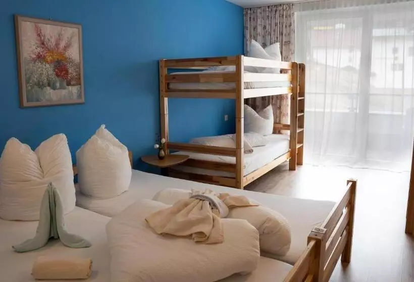 ペンション Ibex Hostel