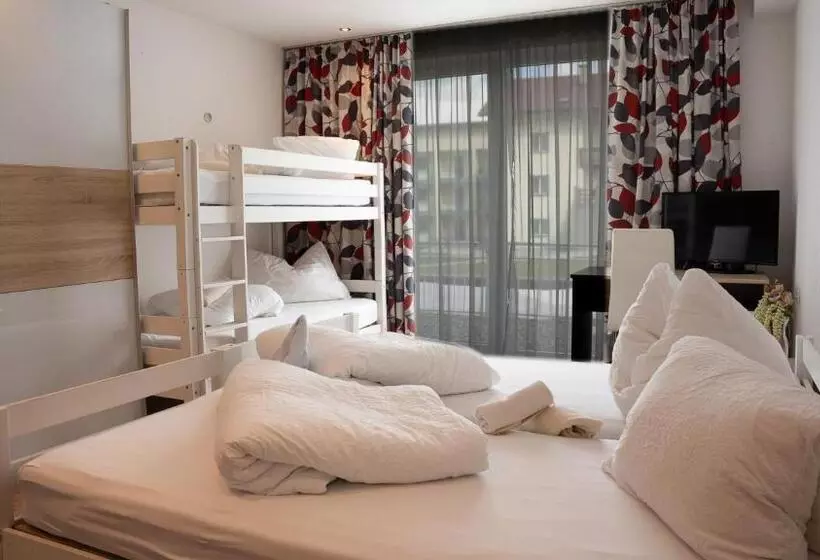ペンション Ibex Hostel