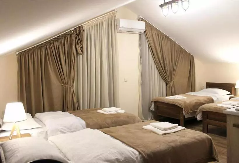 پانسیون Nitsa Guest House