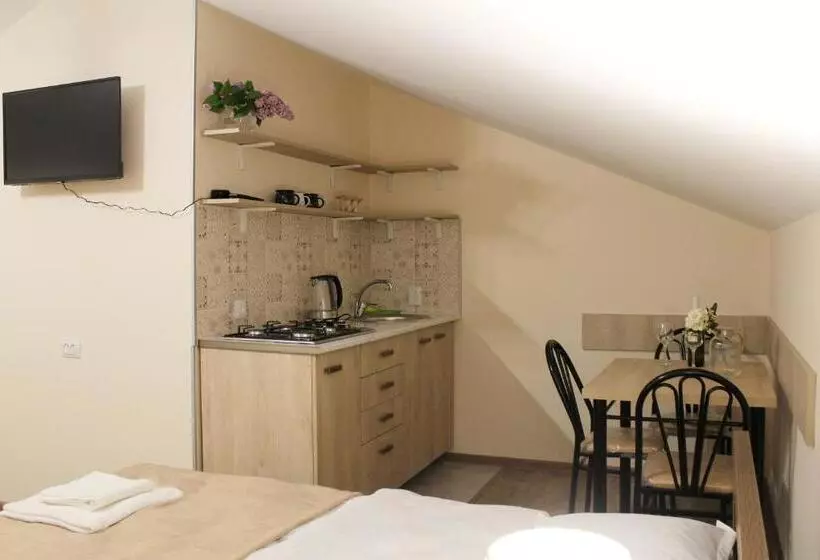 پانسیون Nitsa Guest House