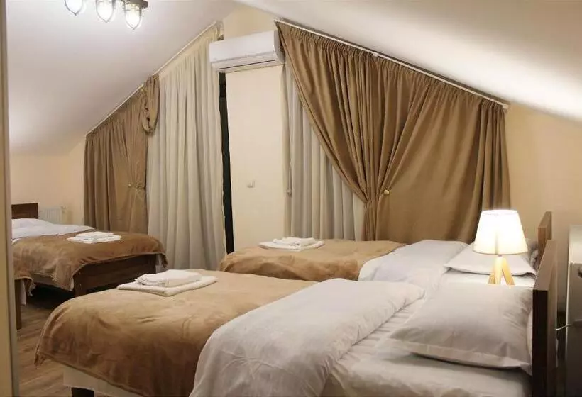 پانسیون Nitsa Guest House