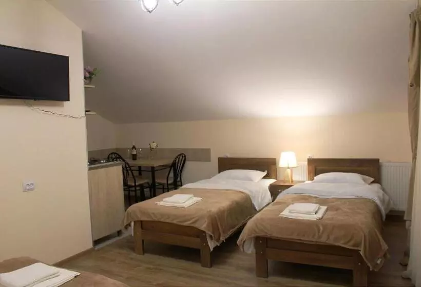 پانسیون Nitsa Guest House