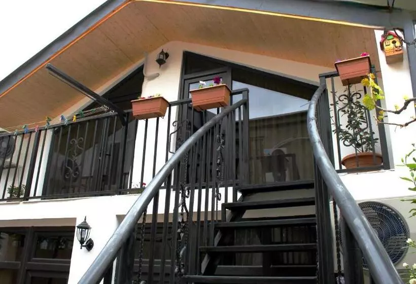پانسیون Nitsa Guest House