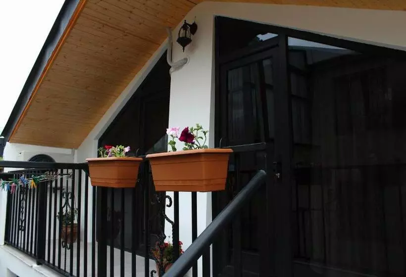 پانسیون Nitsa Guest House