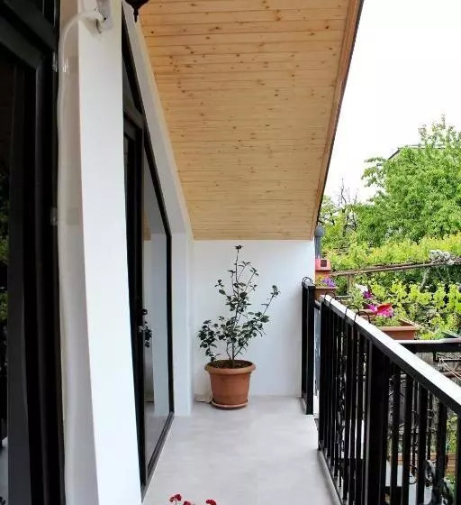 پانسیون Nitsa Guest House