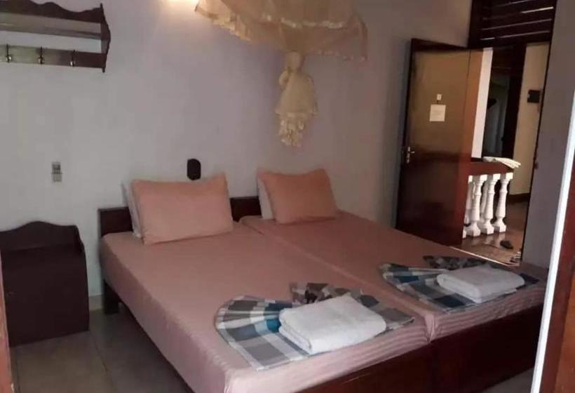 پانسیون Thilanka Beach Resort