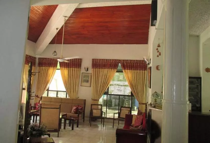پانسیون Thilanka Beach Resort
