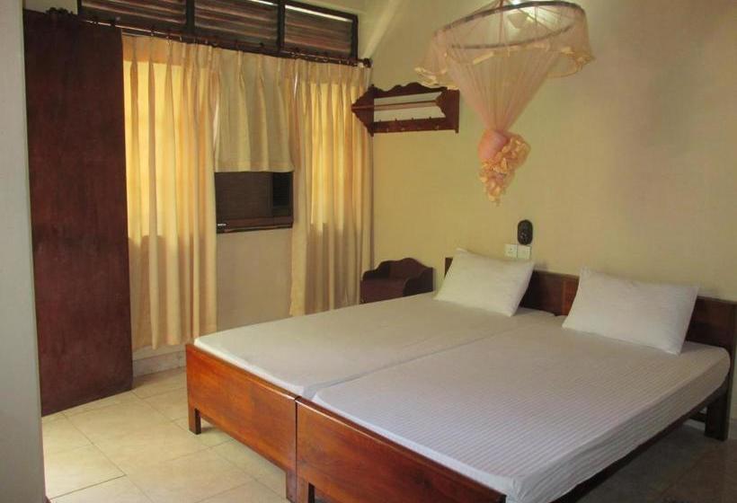 پانسیون Thilanka Beach Resort