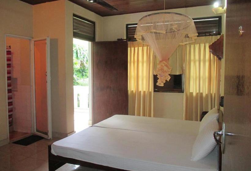 پانسیون Thilanka Beach Resort