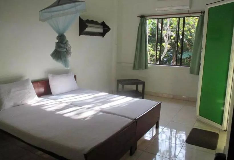 پانسیون Thilanka Beach Resort