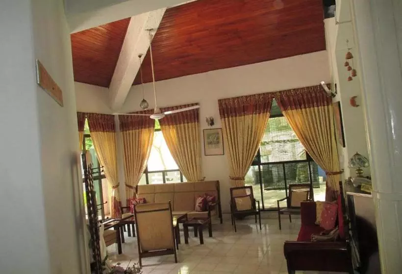 پانسیون Thilanka Beach Resort