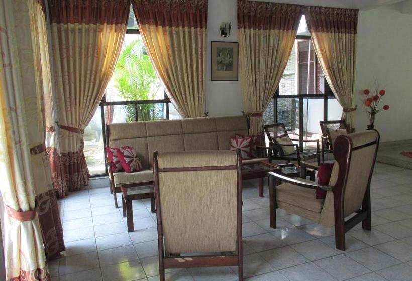 پانسیون Thilanka Beach Resort