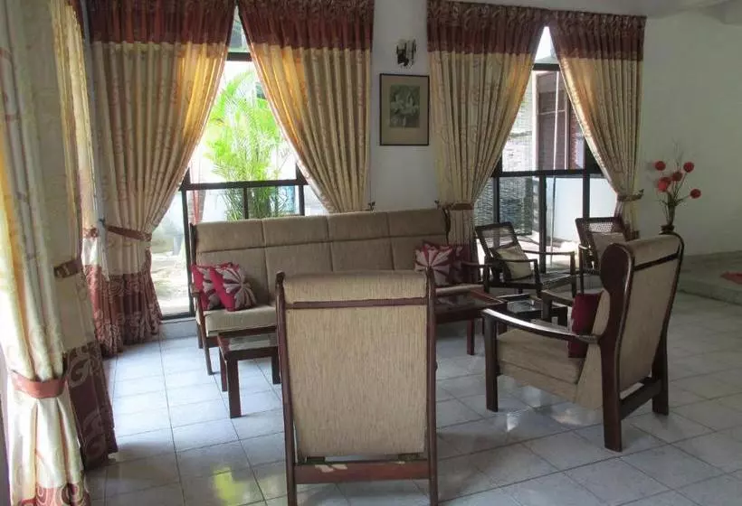پانسیون Thilanka Beach Resort