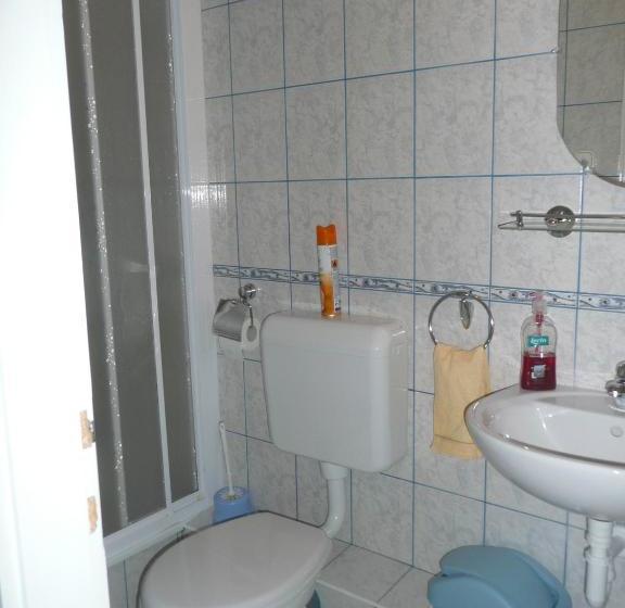 بنسيون Zsuzsi Vendégház