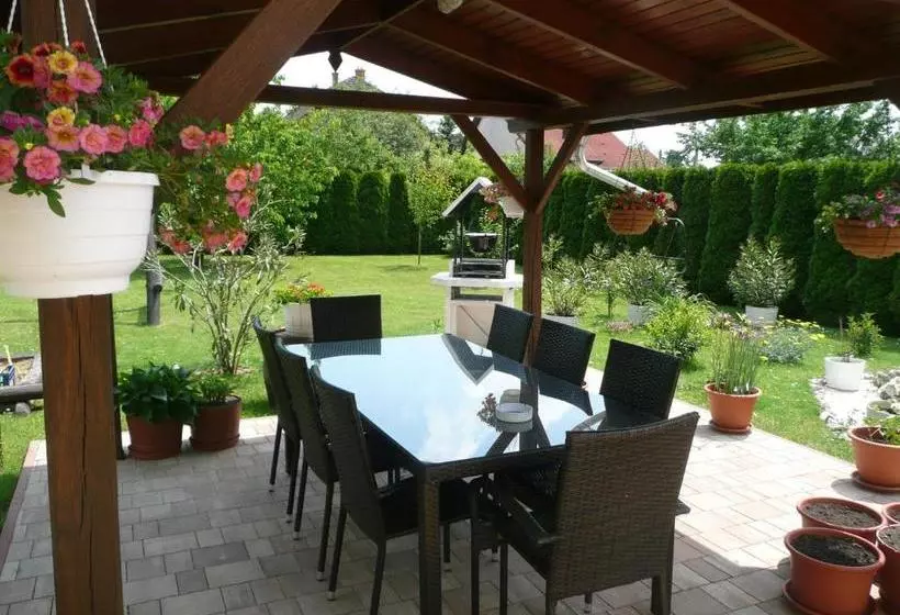 ペンション Zsuzsi Vendégház