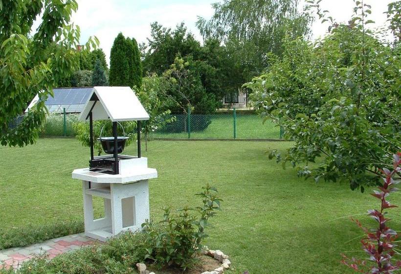 بنسيون Zsuzsi Vendégház