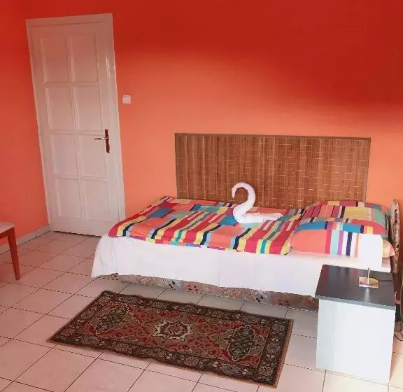 ペンション Zsuzsi Vendégház